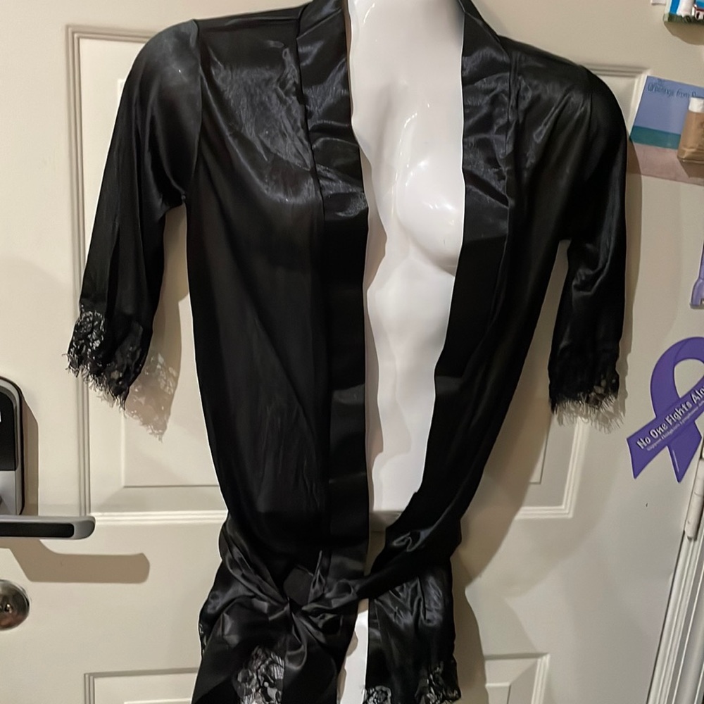 Black shirt silk feel robe w lace trim bottom & arms. With wrap tie & thong. NH7